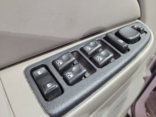 Used 2005 Chevrolet Suburban LS w/ Preferred Equipment Group image 34