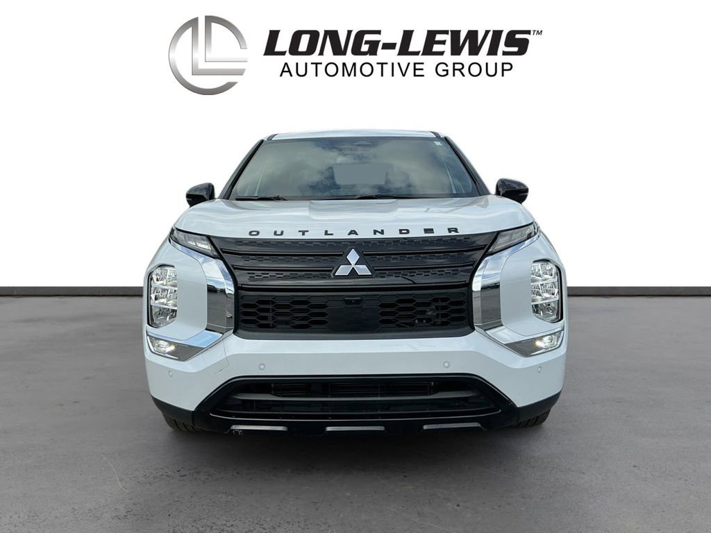 Used 2024 Mitsubishi Outlander SE Black Edition FWD image 11