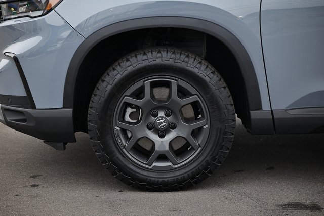 Certified 2025 Honda Pilot TrailSport image 4