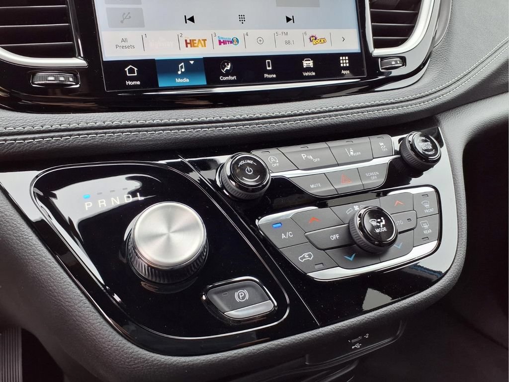 New 2026 Chrysler Pacifica Select w/ S Appearance Package FWD image 19