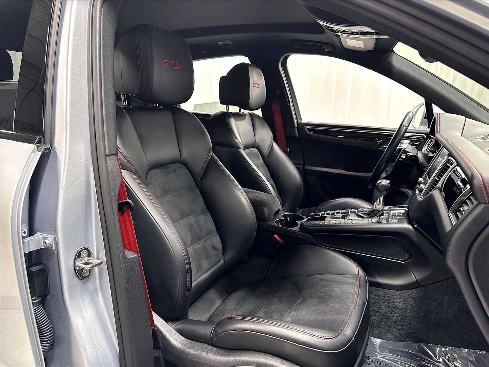 Used 2017 Porsche Macan GTS AWD/4WD image 29