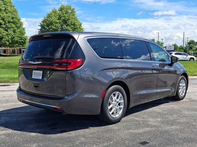 Certified 2023 Chrysler Pacifica Touring-L FWD image 6