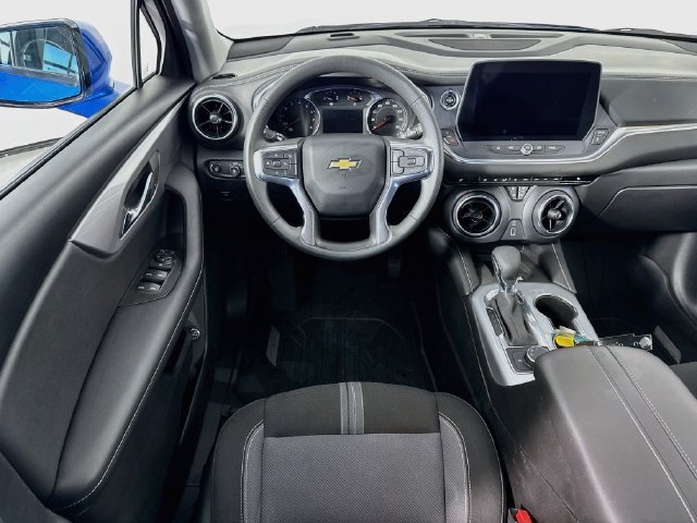 Used 2024 Chevrolet Blazer LT w/ Convenience Package FWD image 23