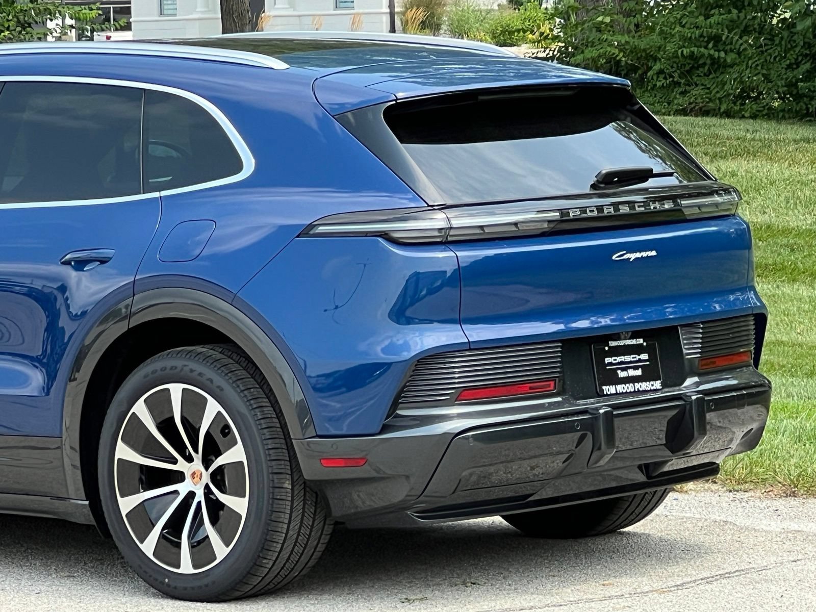 New 2026 Porsche Cayenne Electric AWD/4WD image 10