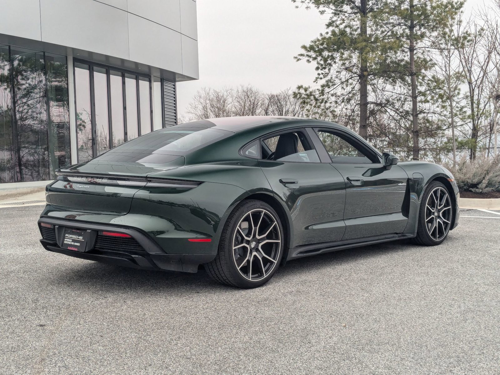 Used 2025 Porsche Taycan image 9