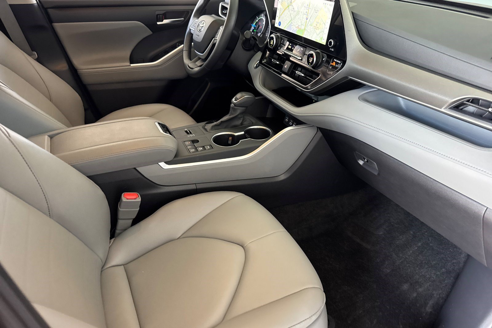 Certified 2026 Toyota Highlander XLE AWD/4WD image 30