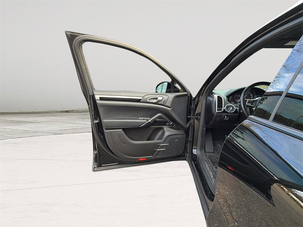 Used 2017 Porsche Cayenne Platinum Edition w/ Premium Package (PJV) image 13