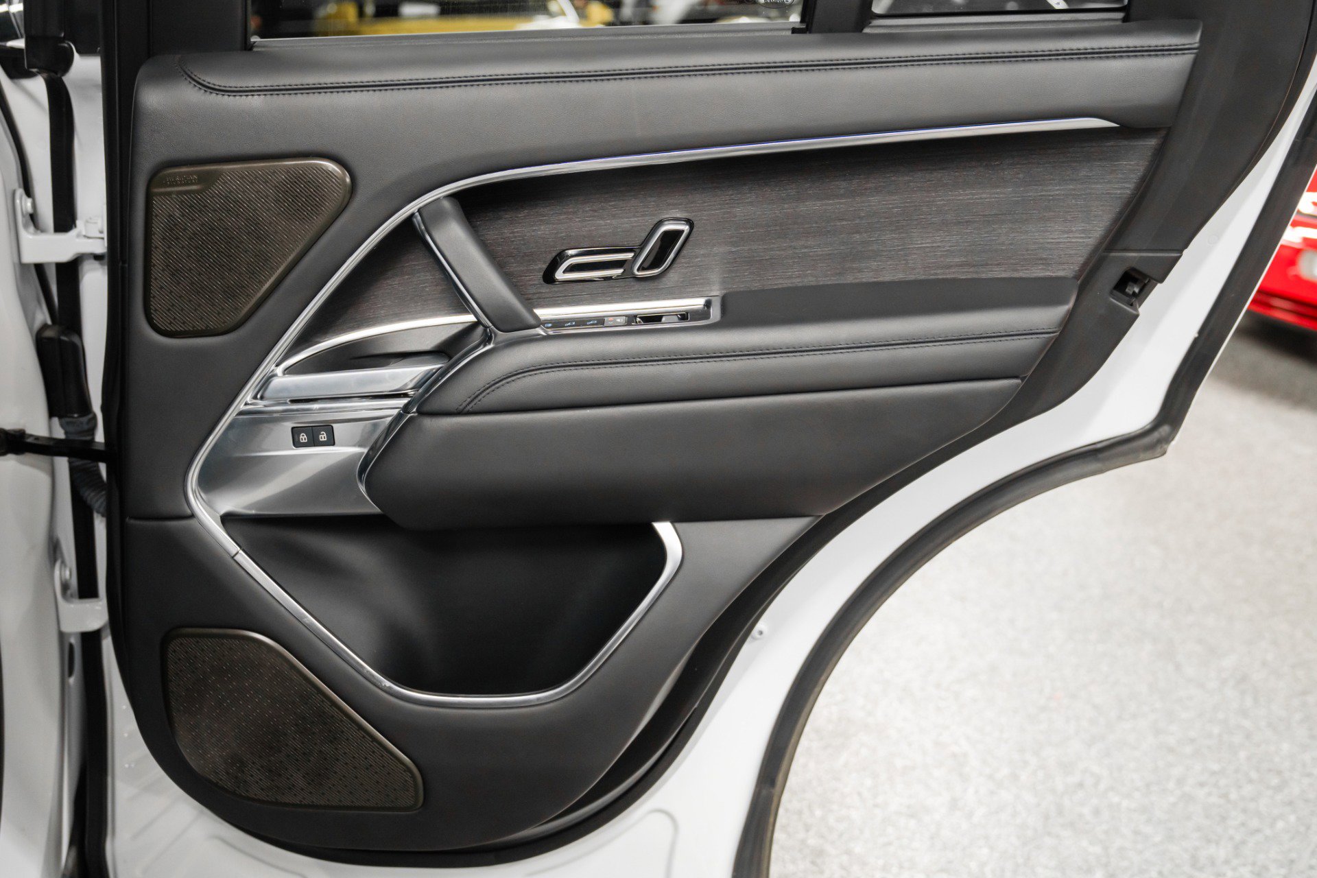 Used 2024 Land Rover Range Rover Autobiography image 38