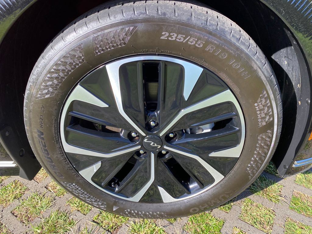 Used 2022 Kia EV6 Wind w/ Wind Technology Package AWD/4WD image 9
