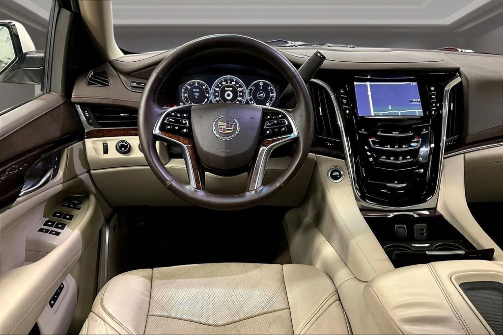 Used 2015 Cadillac Escalade Luxury image 8