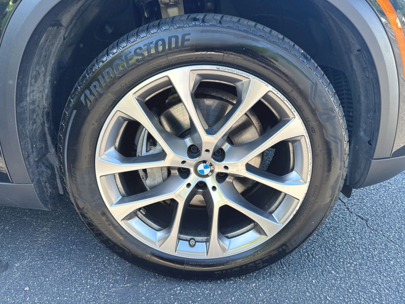 Used 2024 BMW X5 xDrive40i w/ Premium Package AWD/4WD image 2