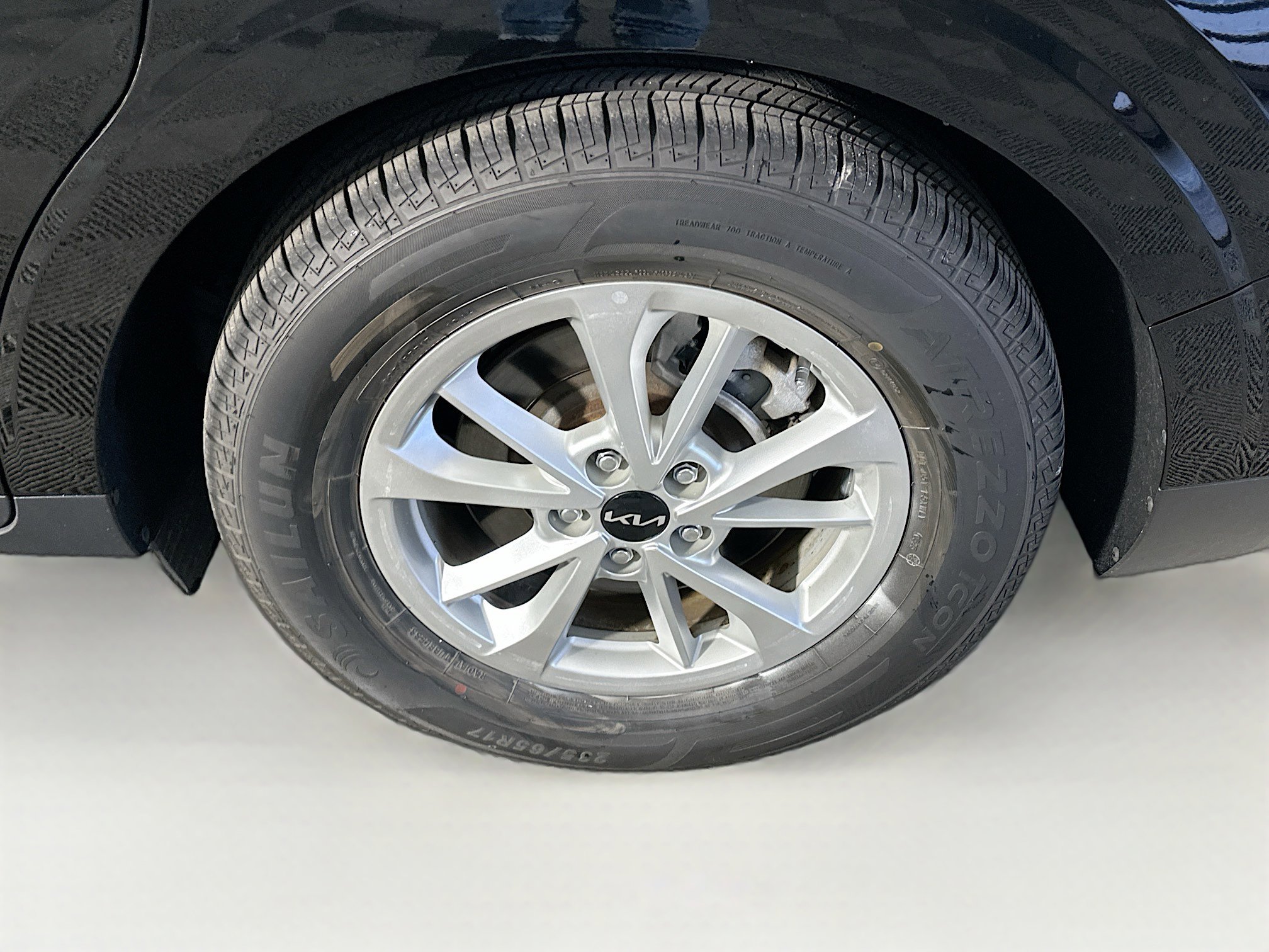 Used 2024 Kia Carnival LX image 11