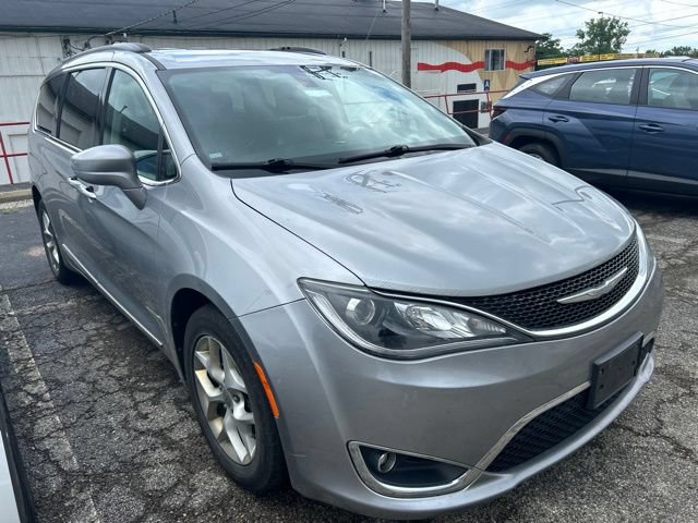 Used 2017 Chrysler Pacifica Touring FWD image 6