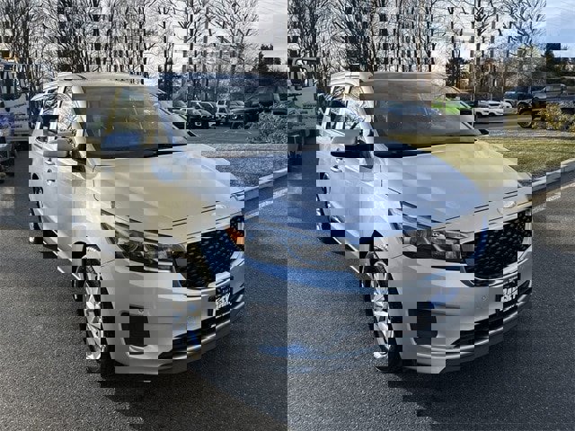 Used 2017 Kia Sedona LX w/ LX Essentials Premium Package image 2