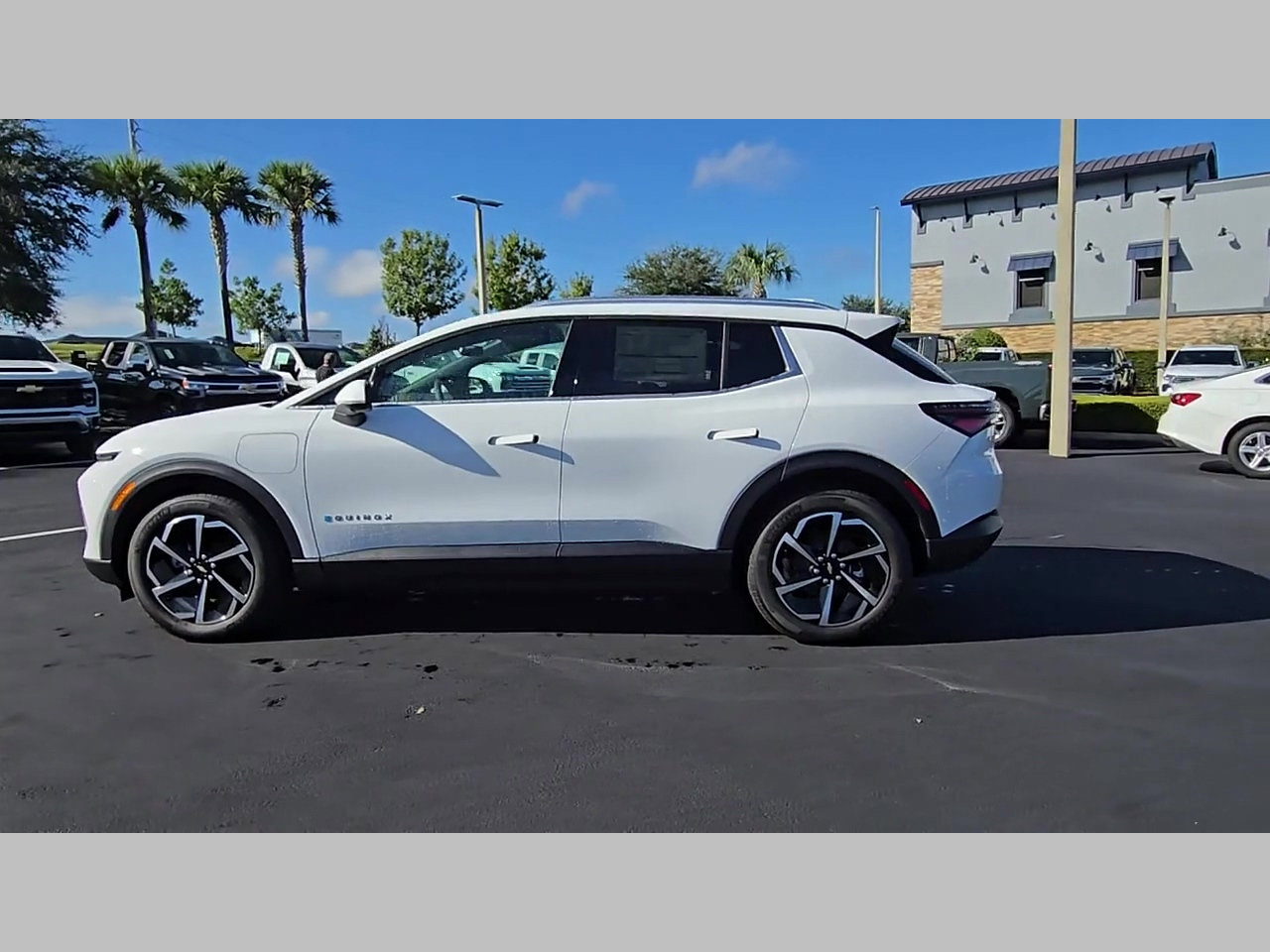 New 2026 Chevrolet Equinox EV LT AWD/4WD image 18