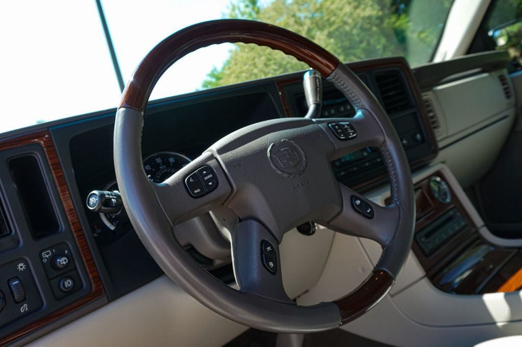 Used 2003 Cadillac Escalade AWD image 25
