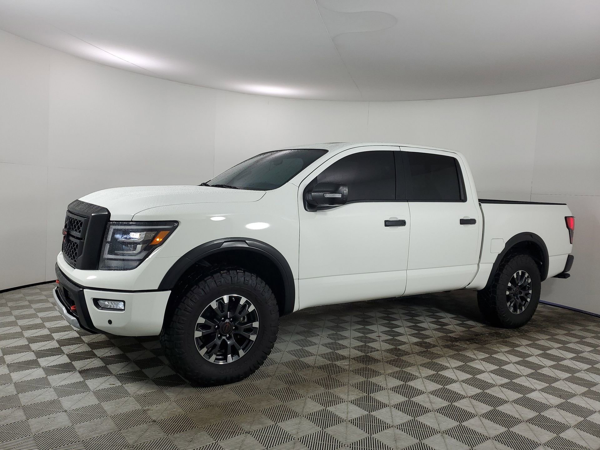 Used 2024 Nissan Titan PRO-4X w/ Pro-4x Convenience Package image 5