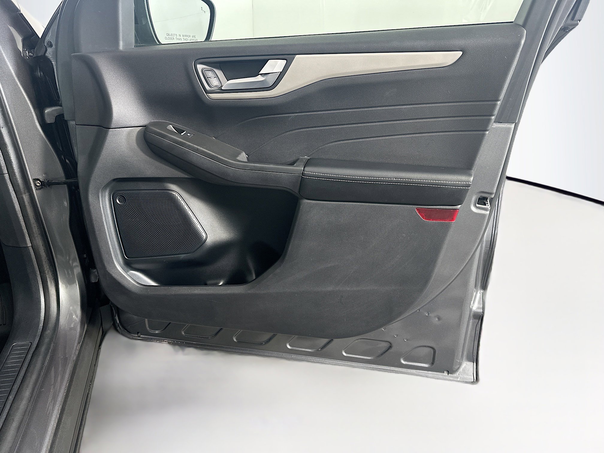 Used 2021 Ford Escape SE w/ SE Sport Appearance Package FWD image 33