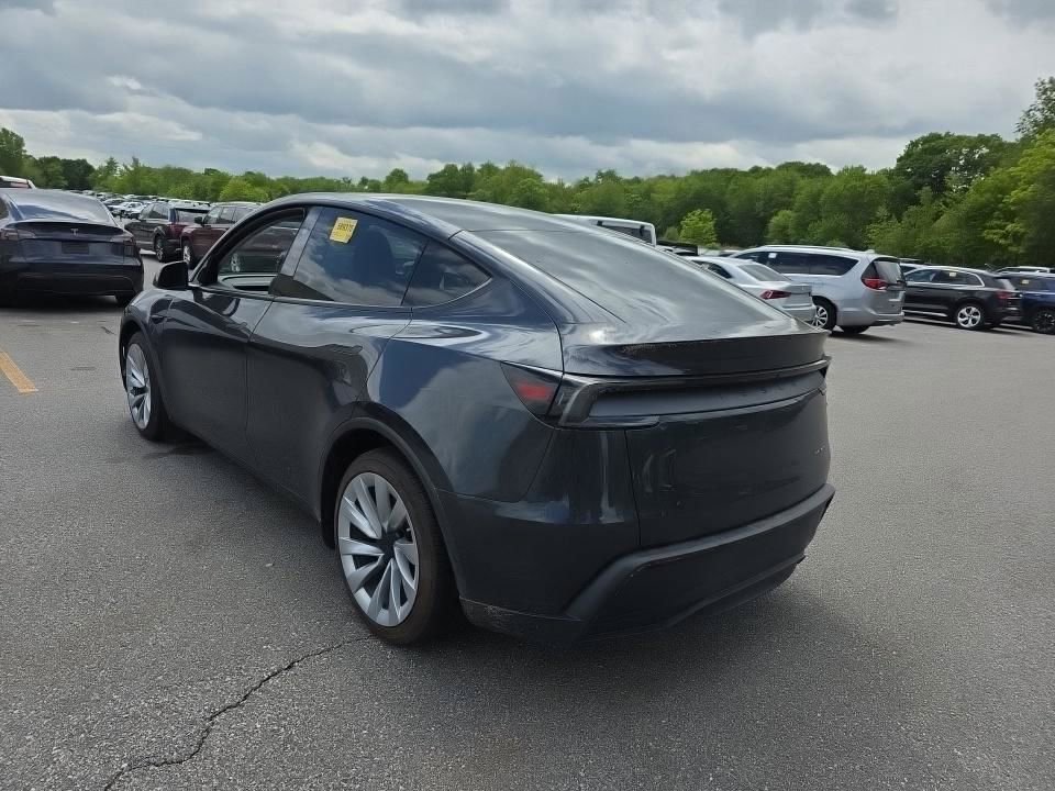 Used 2026 Tesla Model Y AWD image 4