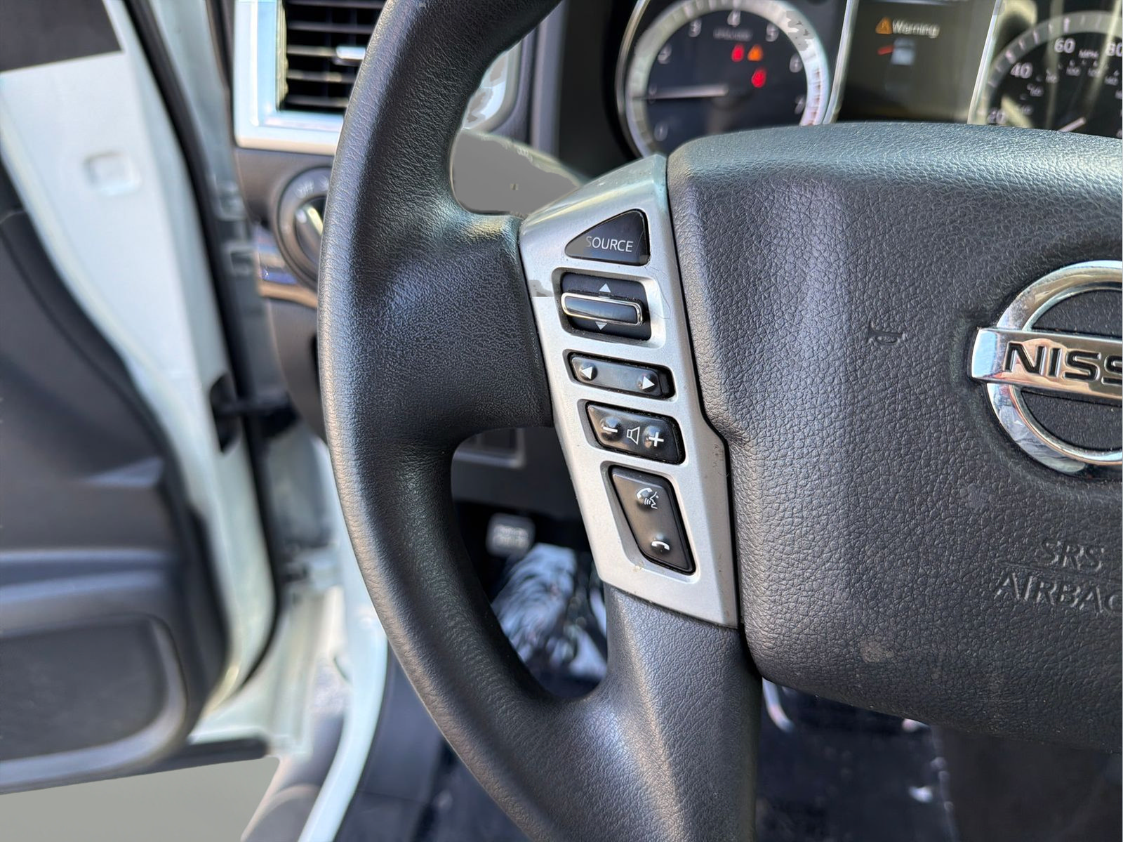 Used 2017 Nissan Titan SV RWD image 11