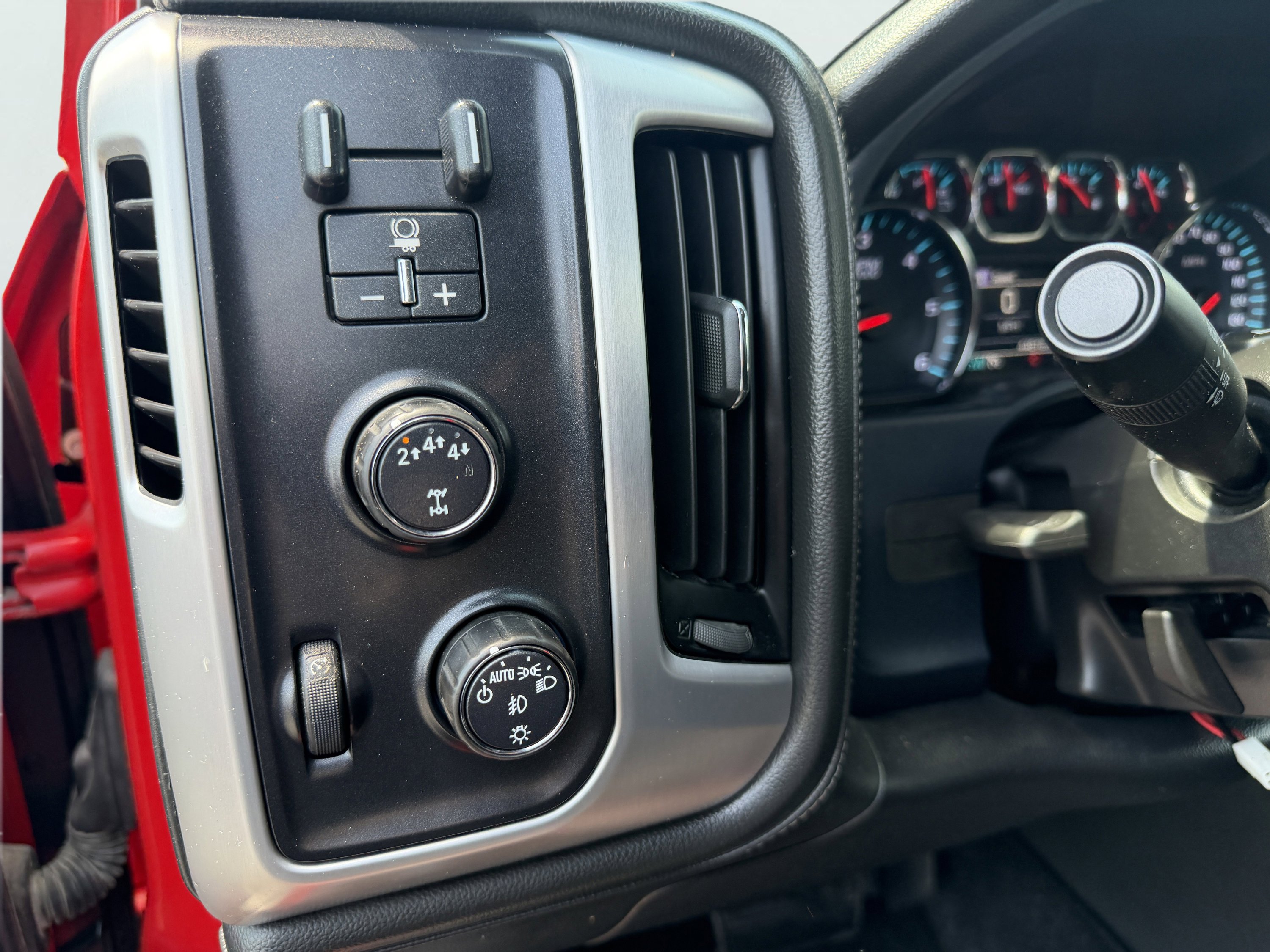 Used 2018 GMC Sierra 2500 SLT w/ Snow Plow Prep Package AWD/4WD image 18