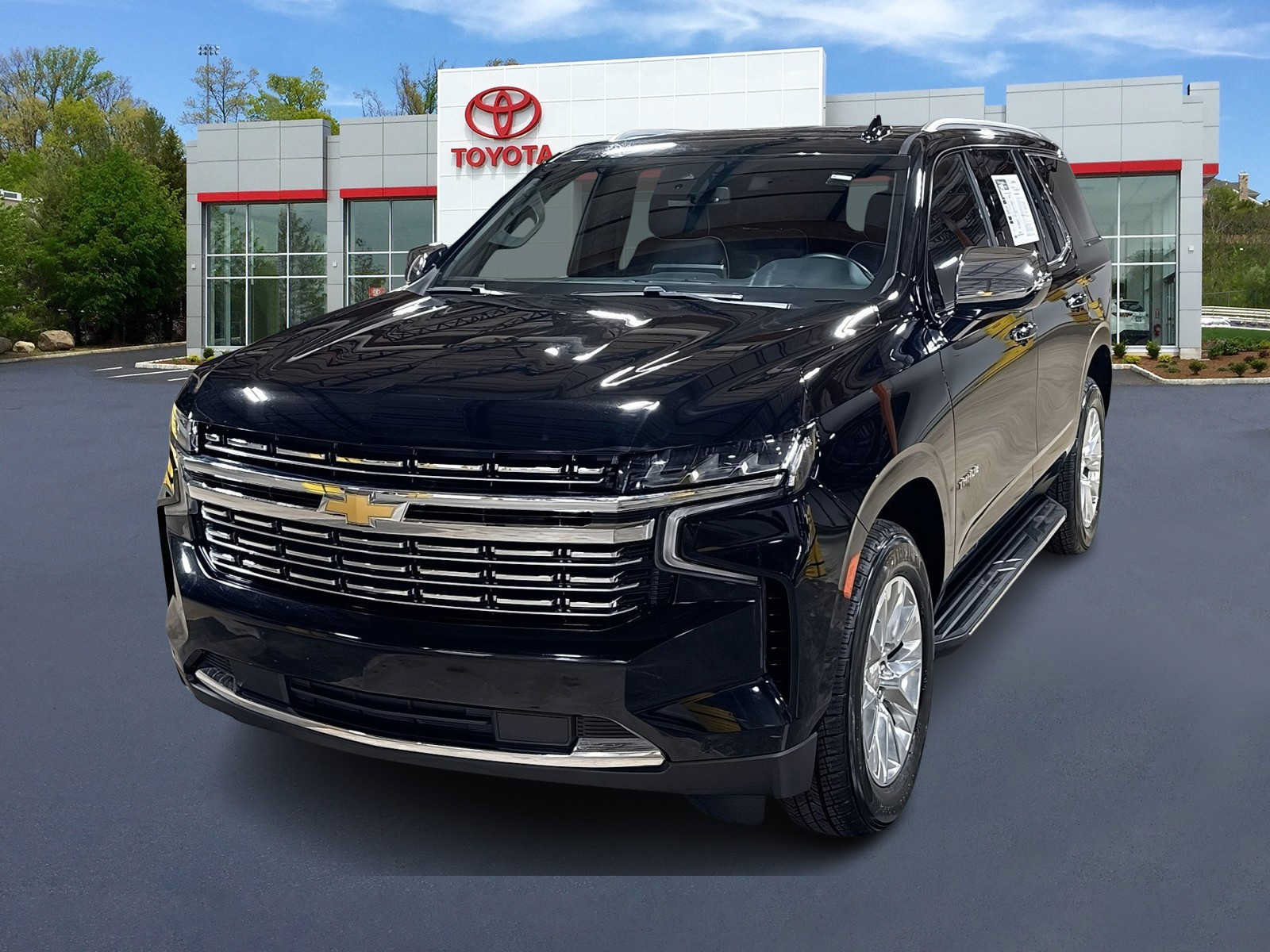 Used 2024 Chevrolet Tahoe Premier AWD/4WD image 1