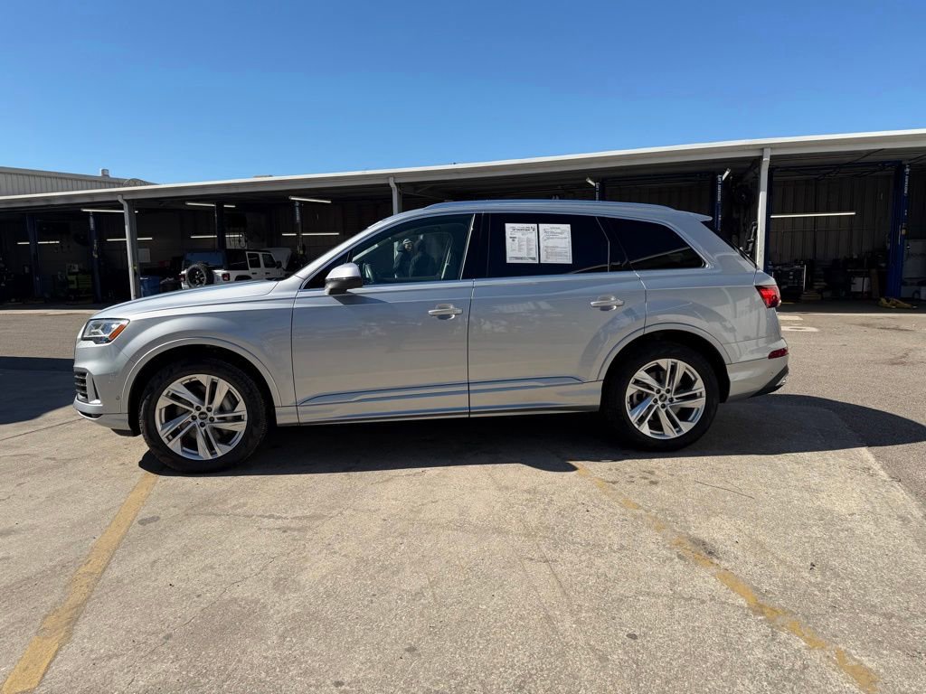 Used 2022 Audi Q7 Premium Plus w/ Premium Plus Package image 3