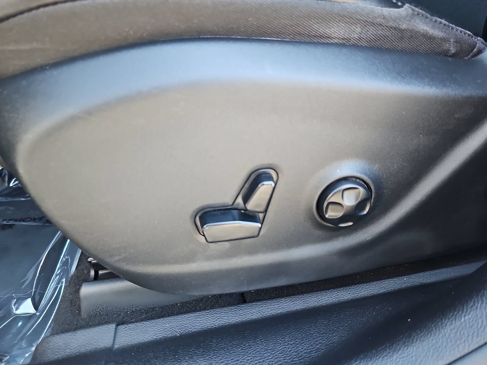 Used 2019 Jeep Cherokee Latitude Plus FWD image 32