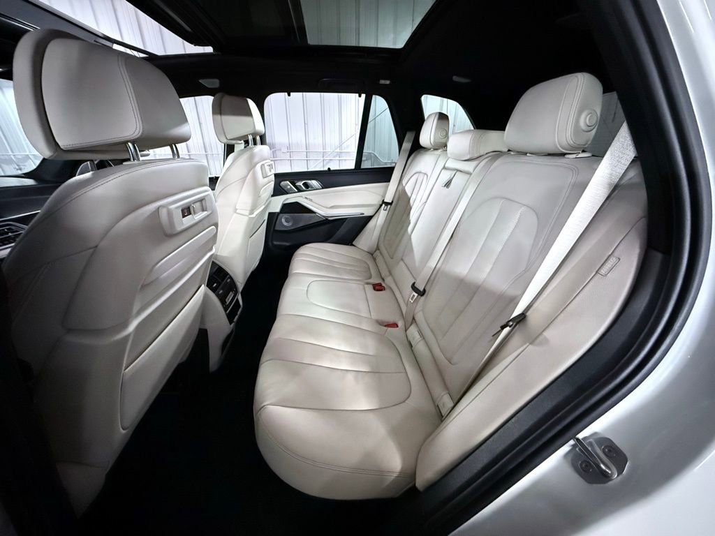 Used 2020 BMW X5 xDrive50i w/ Executive Package image 23