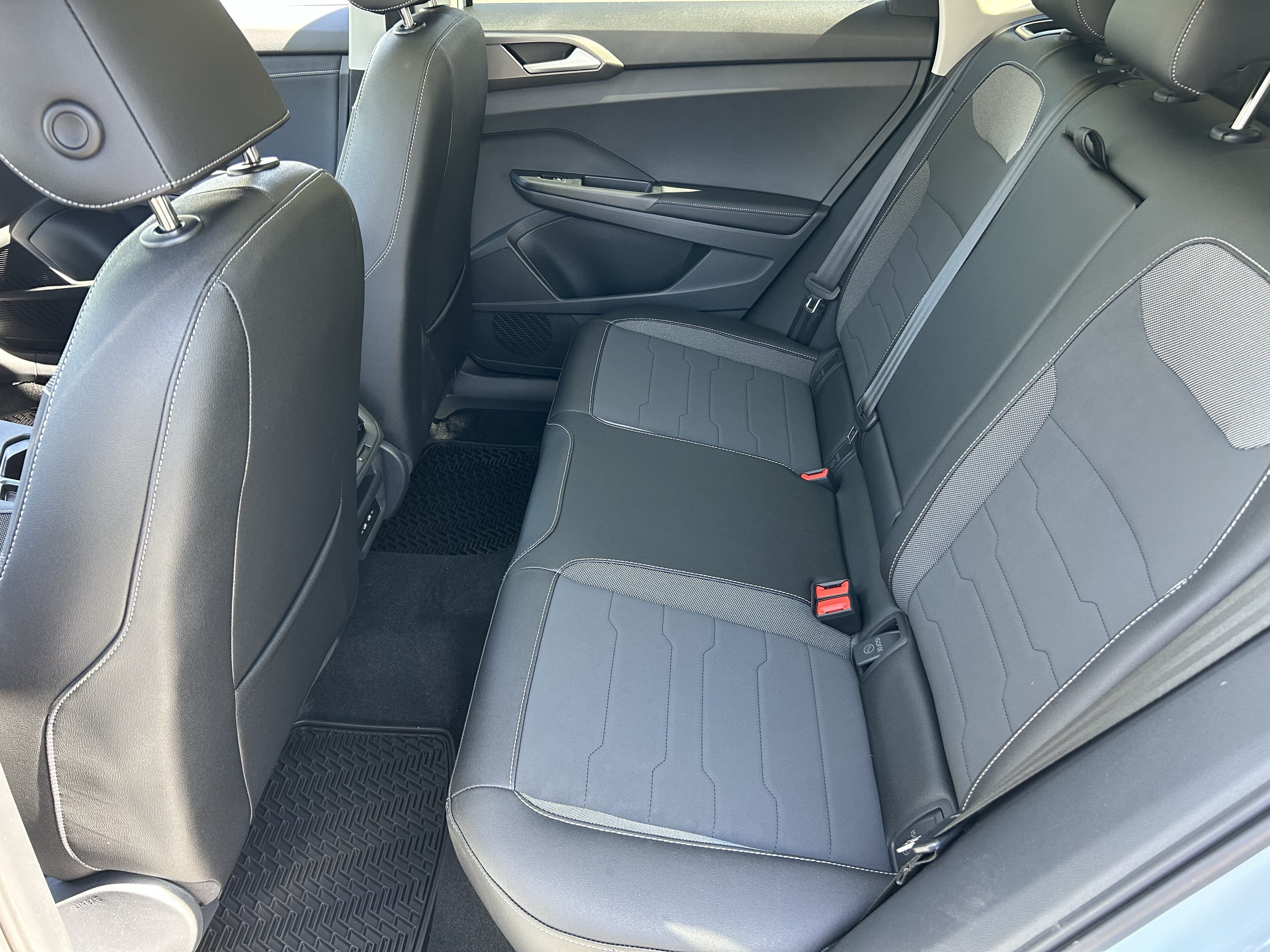 New 2026 Volkswagen Taos SE FWD image 14