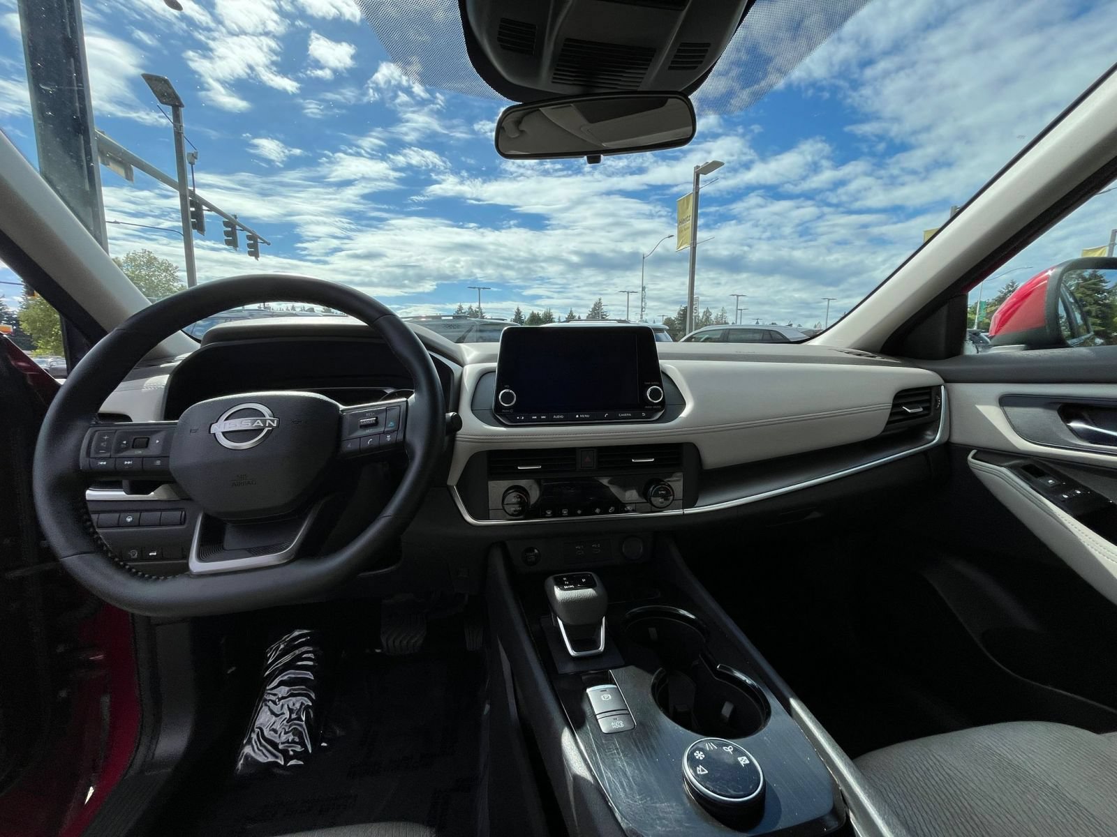Used 2025 Nissan Rogue SV AWD/4WD image 35