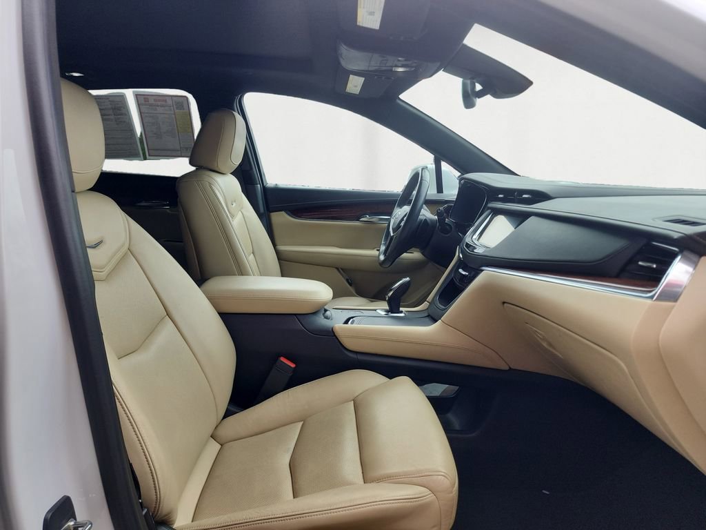 Used 2017 Cadillac XT5 Luxury w/ Driver Awareness Package image 15