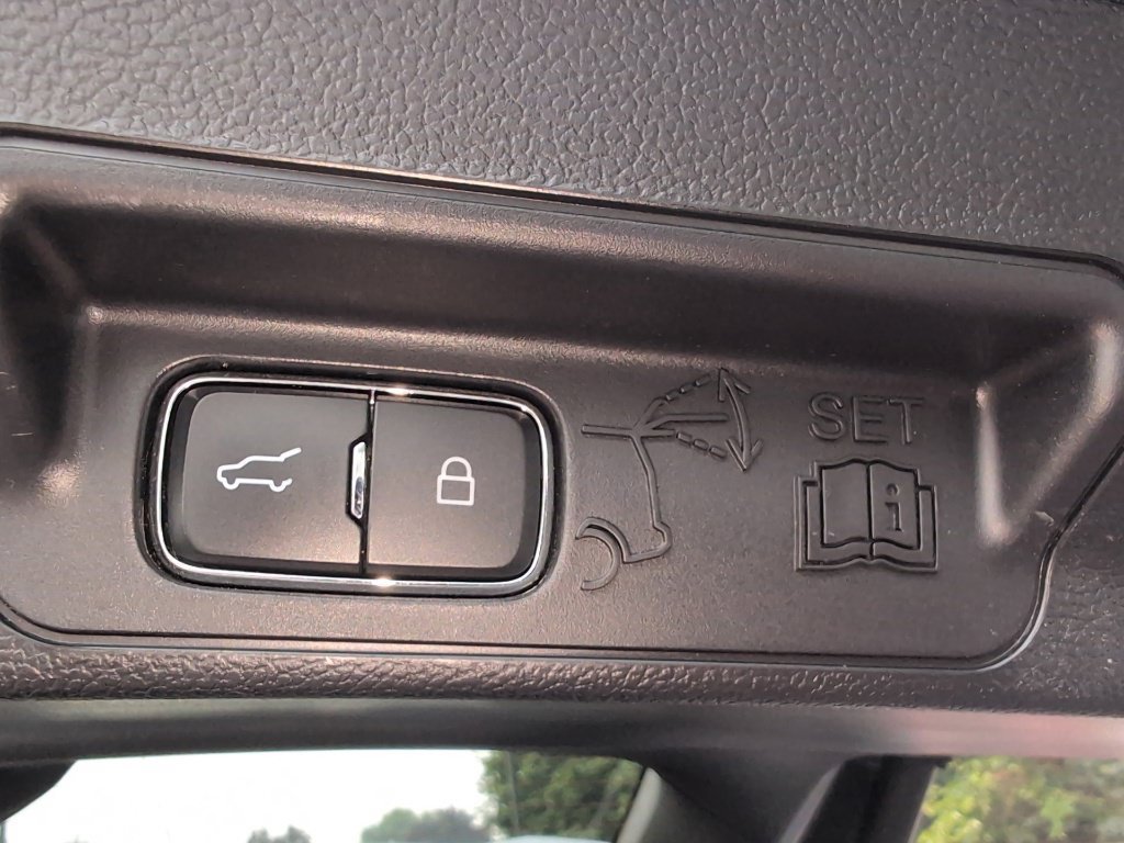 Used 2023 Ford Explorer XLT w/ Equipment Group 202A AWD/4WD image 12