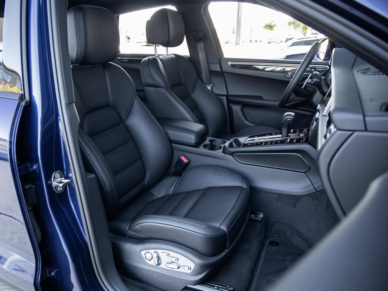 Certified 2026 Porsche Macan AWD/4WD image 46