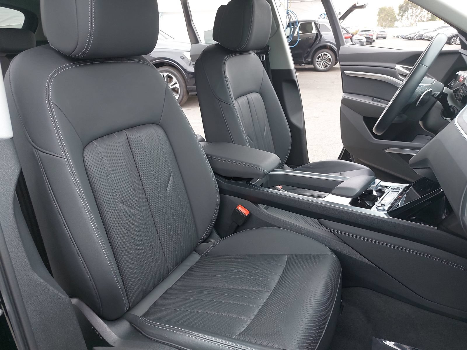 Used 2024 Audi Q8 e-tron Premium Plus w/ Premium Plus Package AWD/4WD image 10