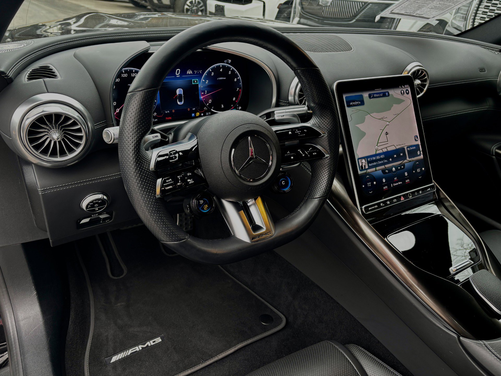 Used 2022 Mercedes-Benz SL 63 AMG 4MATIC w/ Driver Assistance Package image 12