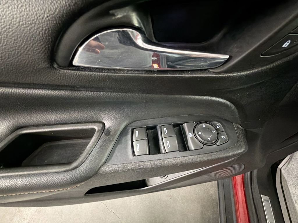 Used 2018 Chevrolet Equinox Premier image 22