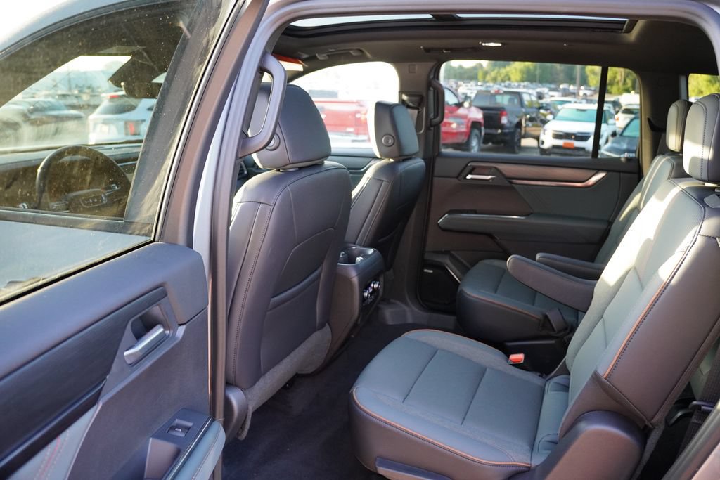 Certified 2026 GMC Acadia AT4 w/ Luxury Package AWD/4WD image 16