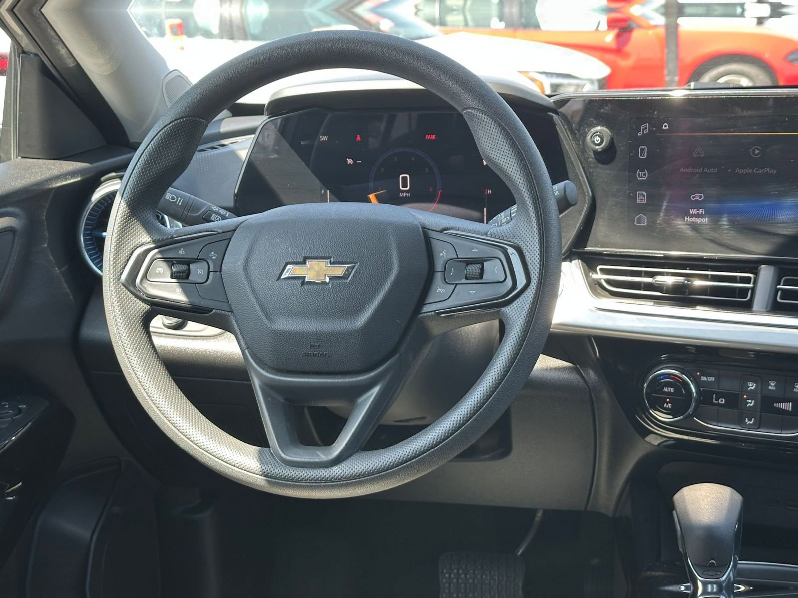 Used 2025 Chevrolet Trax LT FWD image 33