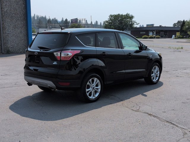 Used 2017 Ford Escape SE w/ SE Cold Weather Package AWD/4WD image 8
