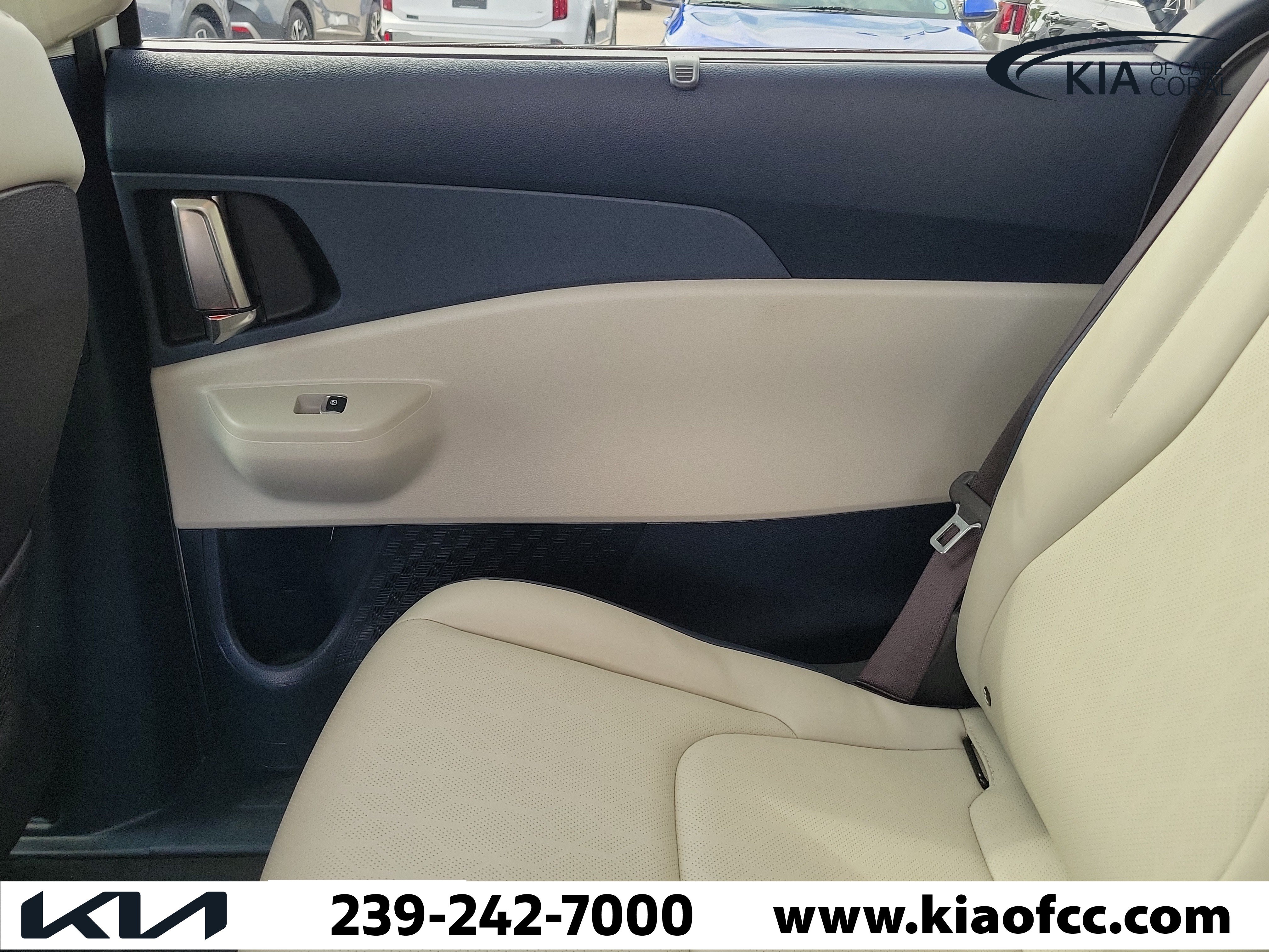 Certified 2025 Kia Carnival EX FWD image 25