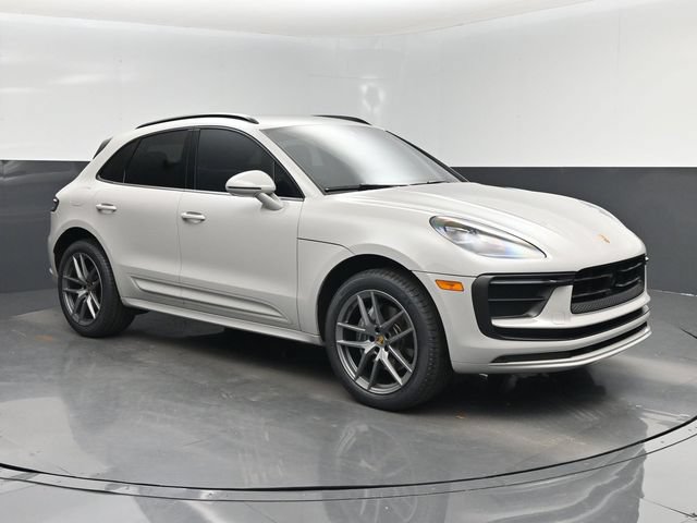 Used 2024 Porsche Macan AWD/4WD image 1