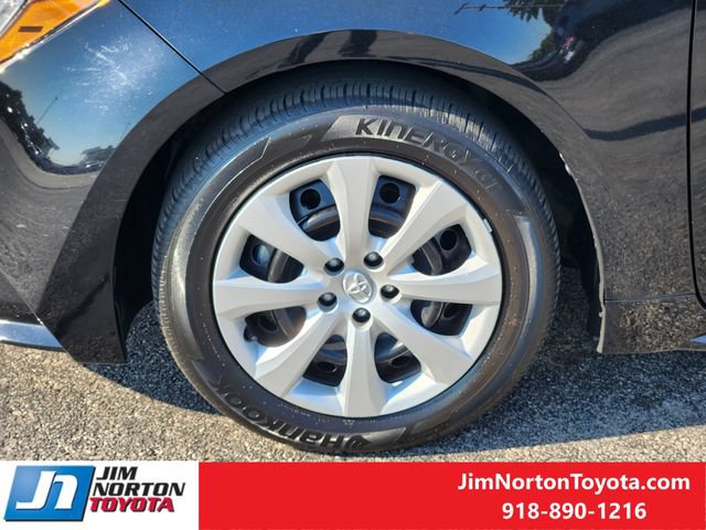 Used 2025 Toyota Corolla LE FWD image 12