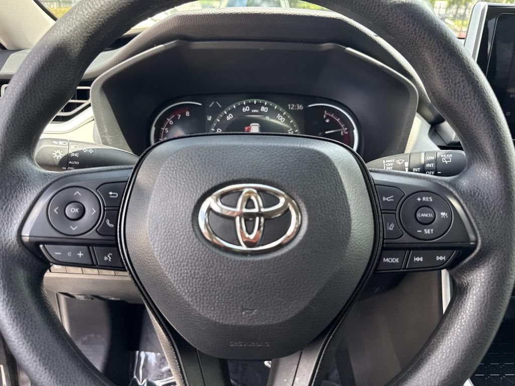 Used 2025 Toyota RAV4 XLE w/ Convenience Package FWD image 28