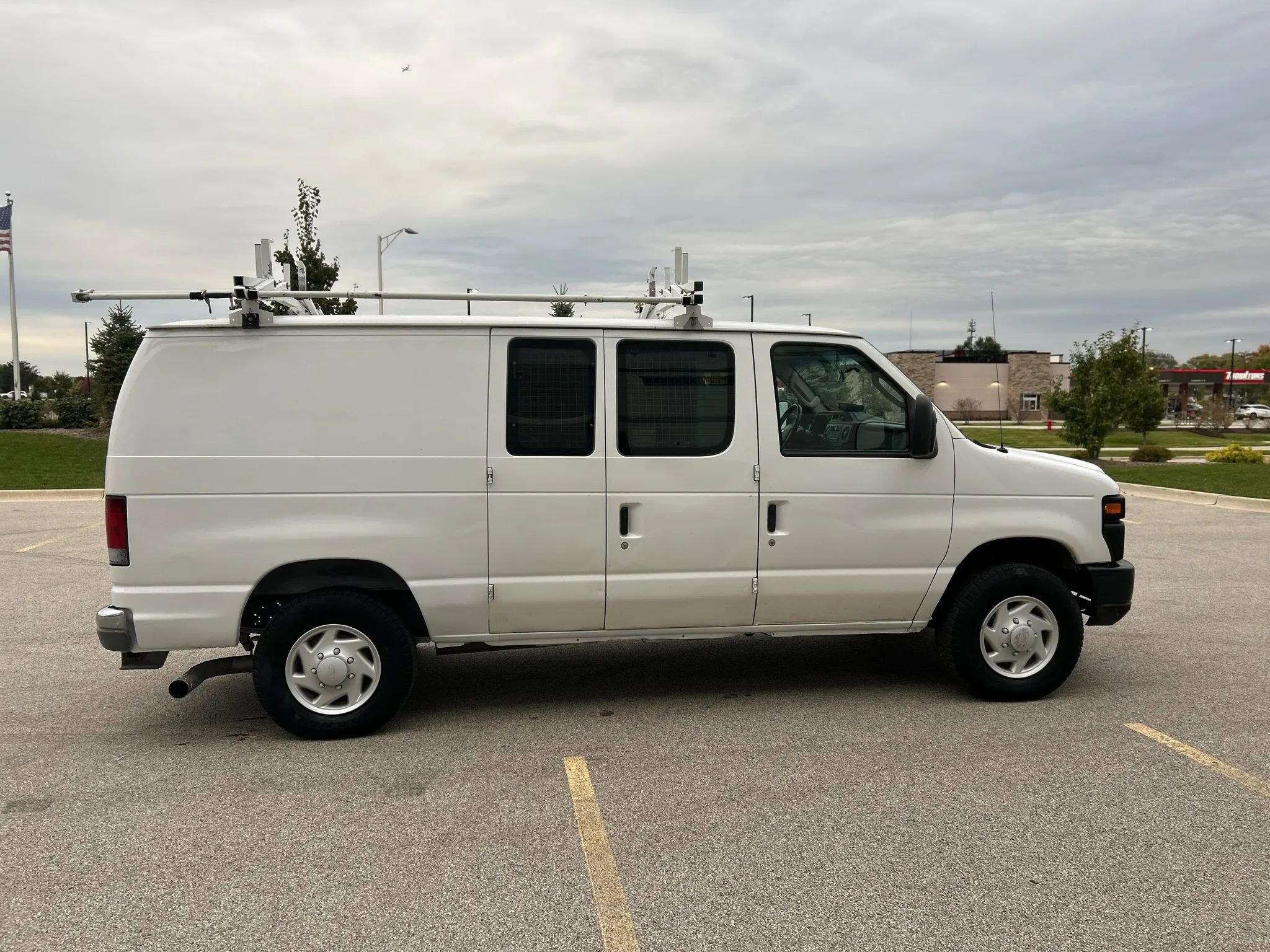 Used 2009 Ford E-350 and Econoline 350 Super Duty image 6