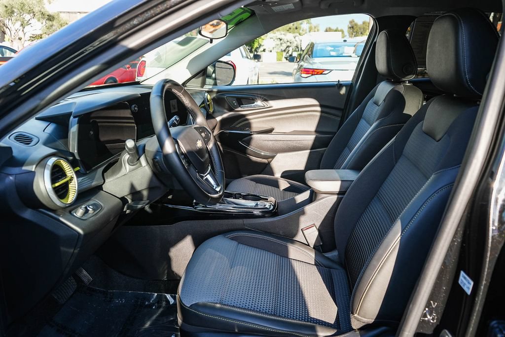 Used 2025 Chevrolet Trax LT w/ Driver Confidence Package FWD image 15