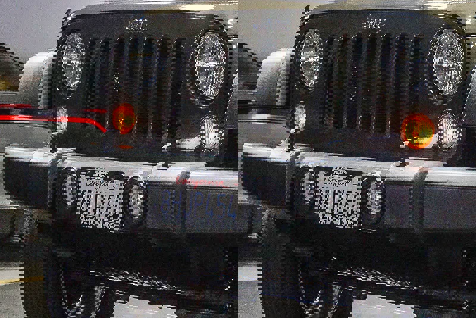 Used 2016 Jeep Wrangler Unlimited Rubicon w/ Connectivity Group image 5