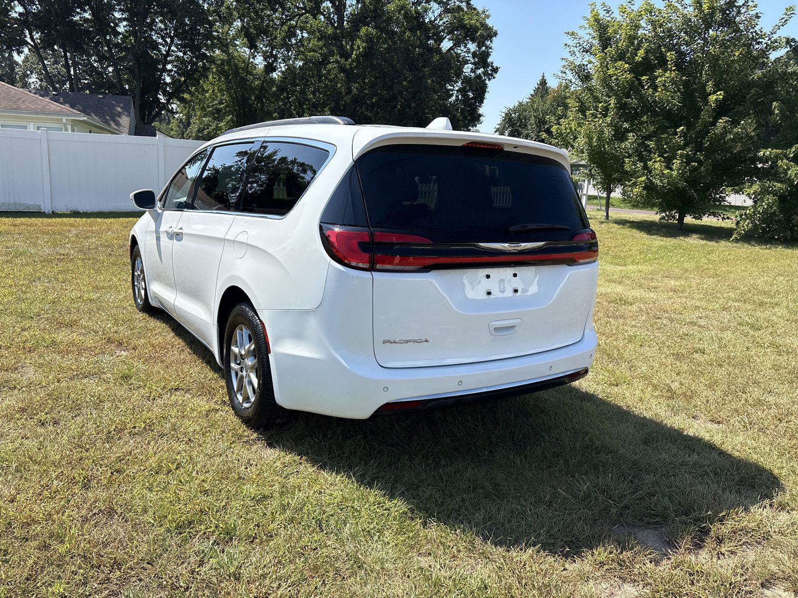 Used 2021 Chrysler Pacifica Touring FWD image 7