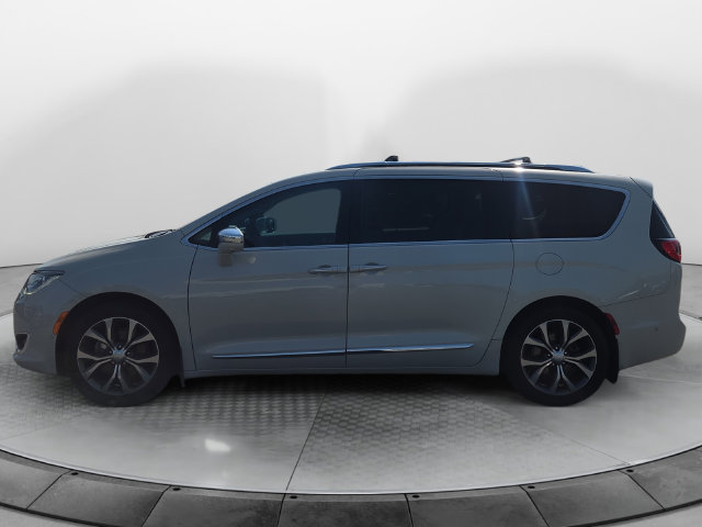 Used 2017 Chrysler Pacifica Limited FWD image 2