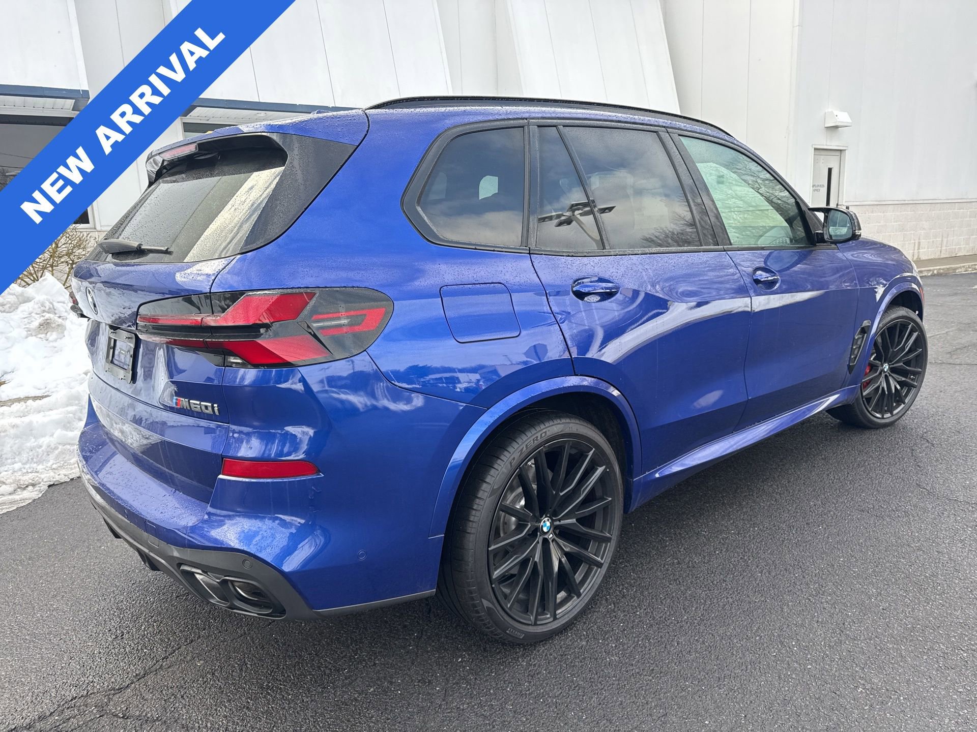 Used 2025 BMW X5 M60i w/ Climate Comfort Package image 2